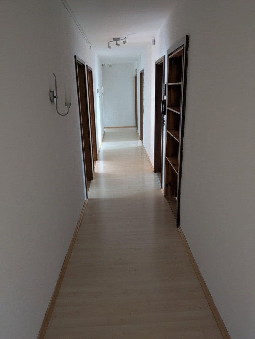 Prenájom bytu 4-izbový 100 m², Markt Erlbach, Bavorsko Prenájom bytu 4-izbový 100 m², Markt Erlbach, Bavorsko