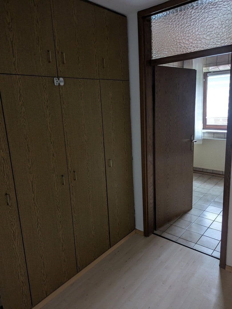 Prenájom bytu 4-izbový 100 m², Markt Erlbach, Bavorsko Prenájom bytu 4-izbový 100 m², Markt Erlbach, Bavorsko
