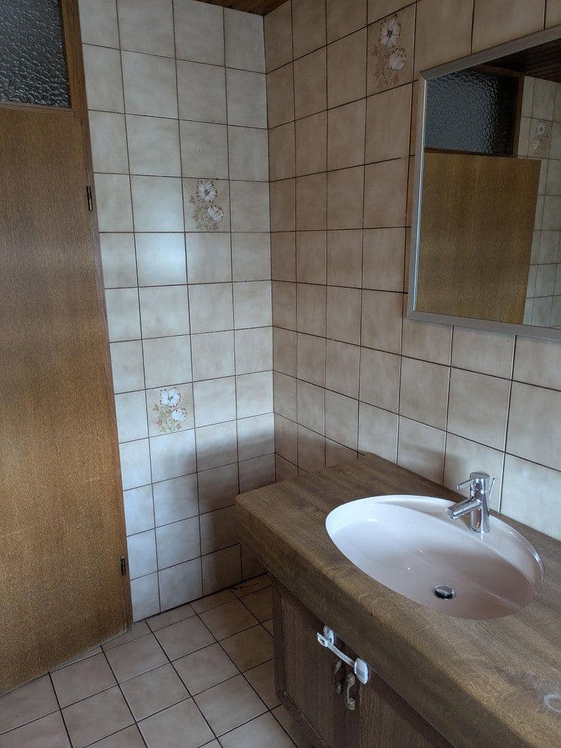 Prenájom bytu 4-izbový 100 m², Markt Erlbach, Bavorsko Prenájom bytu 4-izbový 100 m², Markt Erlbach, Bavorsko
