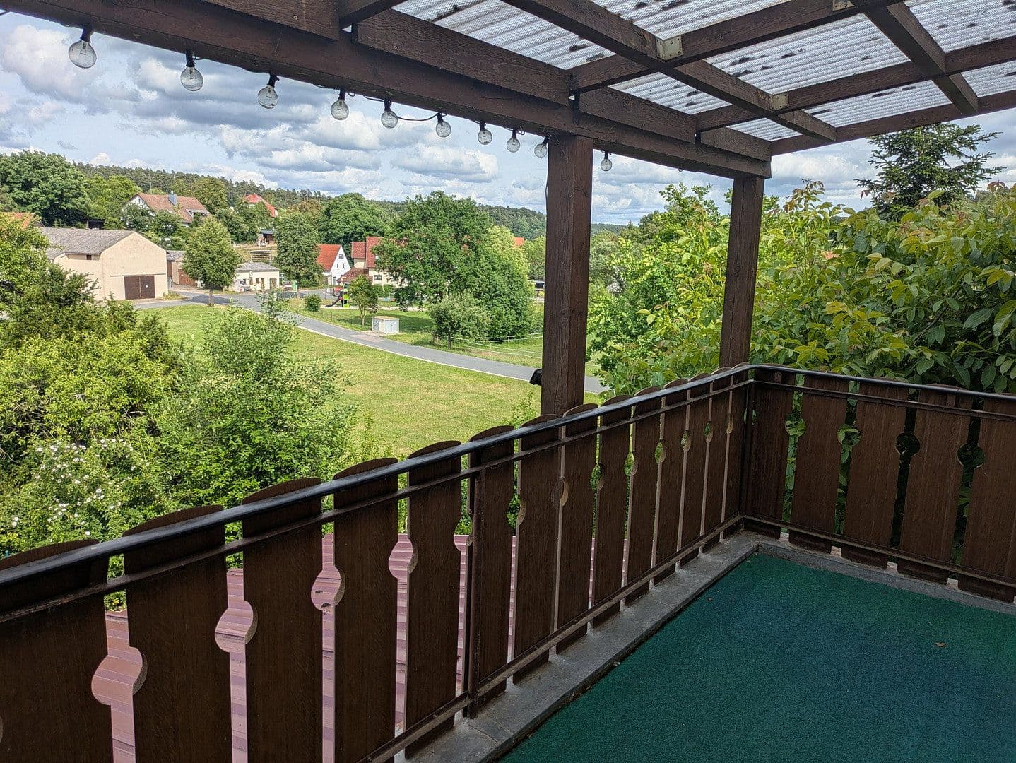 Prenájom bytu 4-izbový 100 m², Markt Erlbach, Bavorsko Prenájom bytu 4-izbový 100 m², Markt Erlbach, Bavorsko