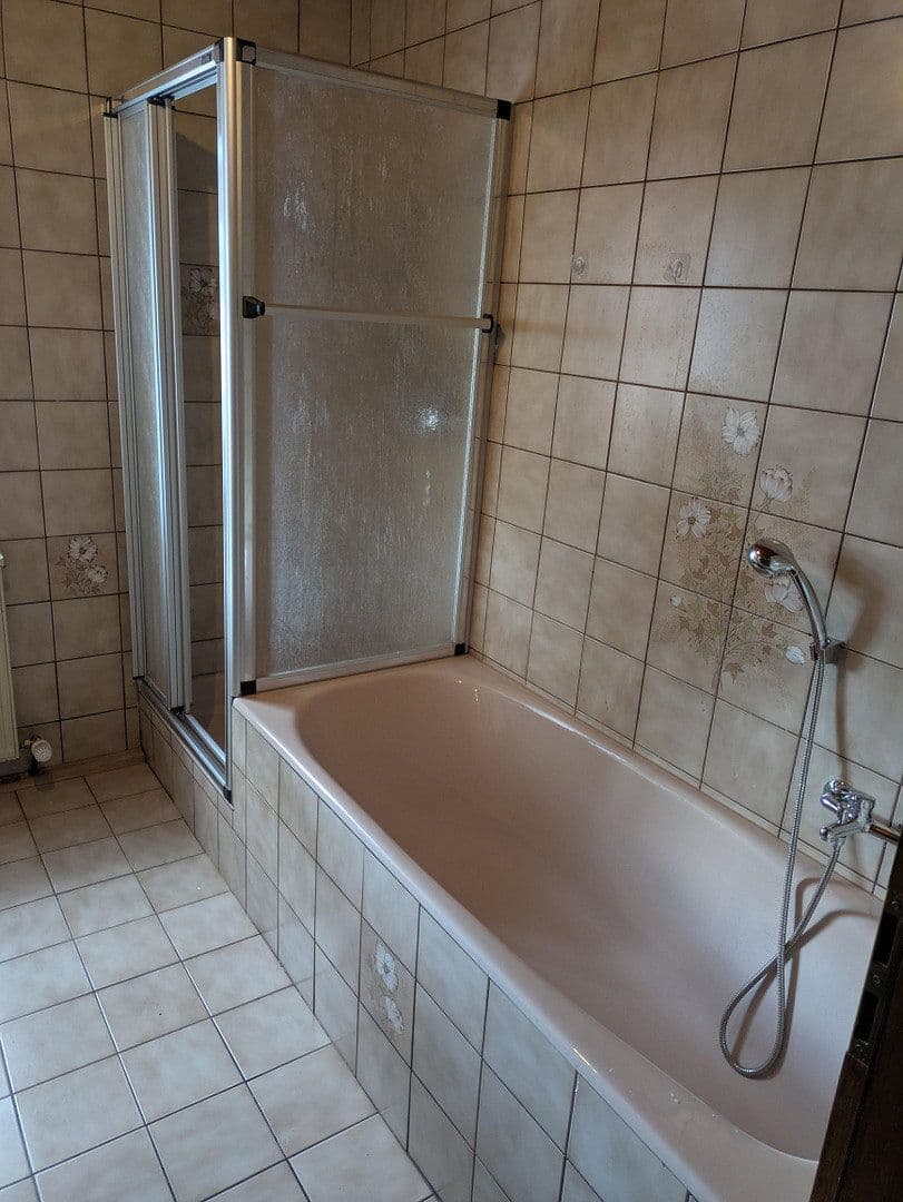 Prenájom bytu 4-izbový 100 m², Markt Erlbach, Bavorsko Prenájom bytu 4-izbový 100 m², Markt Erlbach, Bavorsko