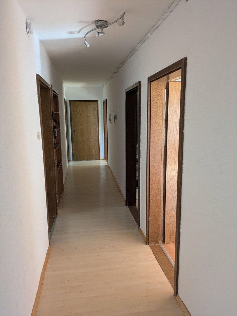 Prenájom bytu 4-izbový 100 m², Markt Erlbach, Bavorsko Prenájom bytu 4-izbový 100 m², Markt Erlbach, Bavorsko