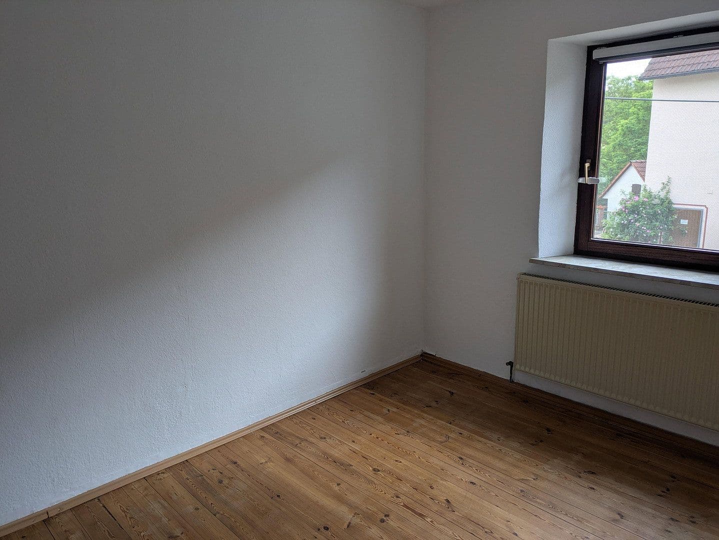 Prenájom bytu 4-izbový 100 m², Markt Erlbach, Bavorsko Prenájom bytu 4-izbový 100 m², Markt Erlbach, Bavorsko