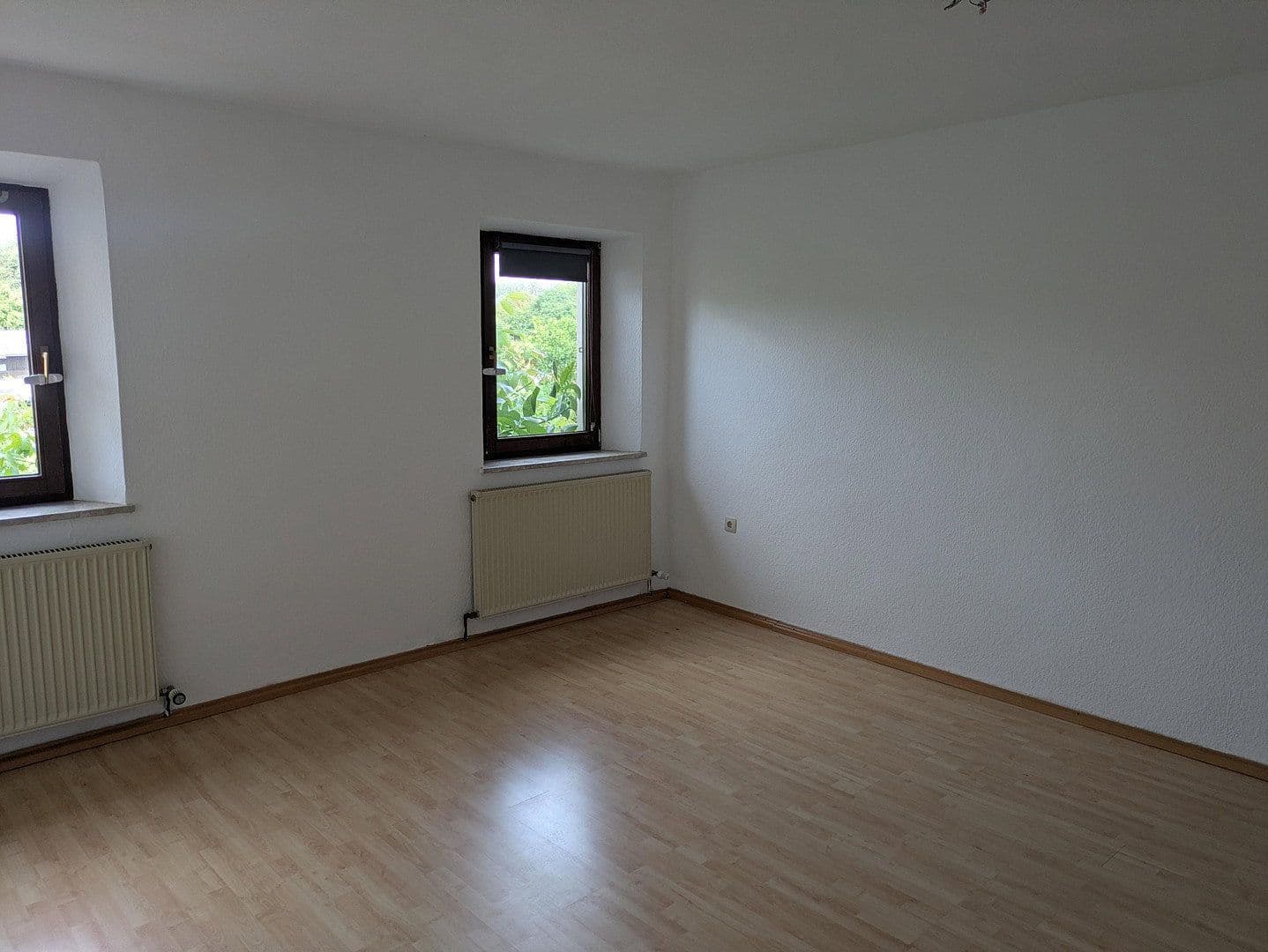 Prenájom bytu 4-izbový 100 m², Markt Erlbach, Bavorsko Prenájom bytu 4-izbový 100 m², Markt Erlbach, Bavorsko