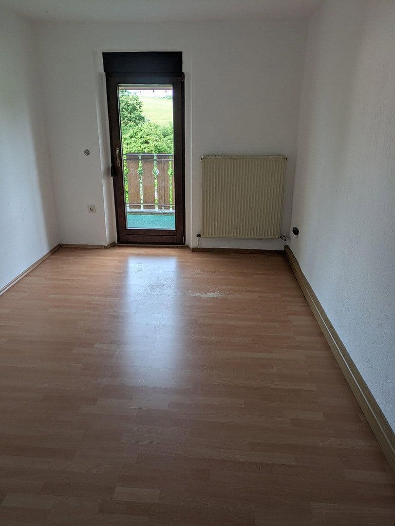 Prenájom bytu 4-izbový 100 m², Markt Erlbach, Bavorsko Prenájom bytu 4-izbový 100 m², Markt Erlbach, Bavorsko
