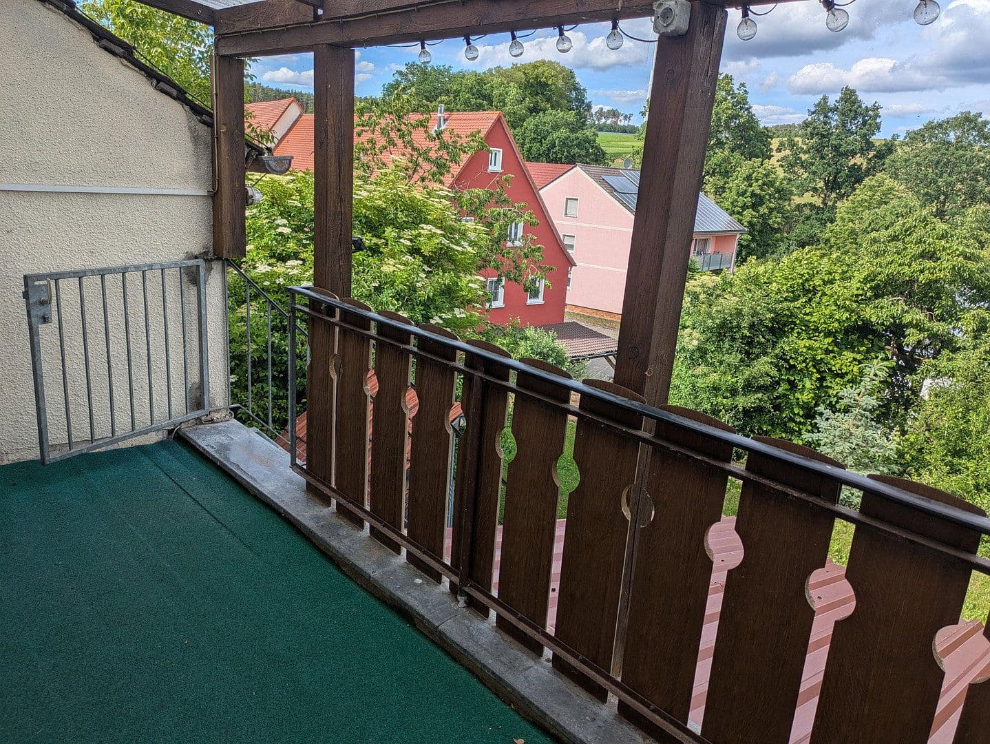 Prenájom bytu 4-izbový 100 m², Markt Erlbach, Bavorsko Prenájom bytu 4-izbový 100 m², Markt Erlbach, Bavorsko