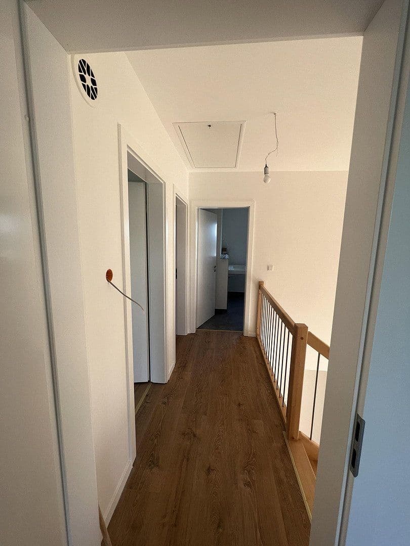 Predaj domu 200 m², pozemok 555 m², Niederkleener Strasse 27, Langgöns, Hesensko Predaj domu 200 m², pozemok 555 m², Niederkleener Strasse 27, Langgöns, Hesensko
