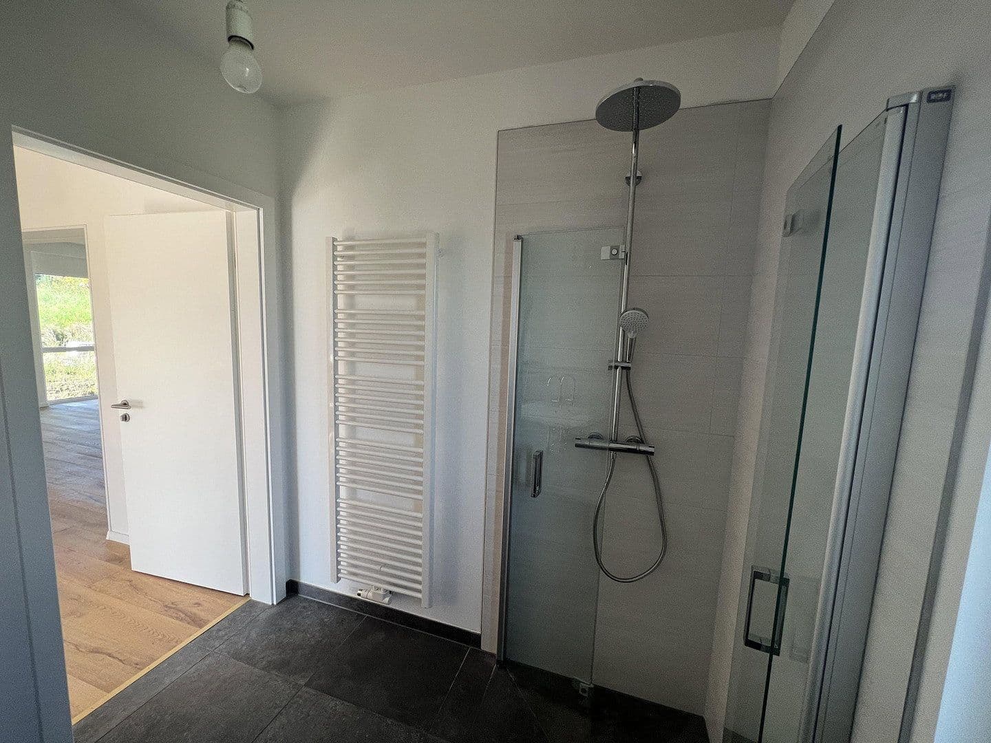 Predaj domu 200 m², pozemok 555 m², Niederkleener Strasse 27, Langgöns, Hesensko Predaj domu 200 m², pozemok 555 m², Niederkleener Strasse 27, Langgöns, Hesensko