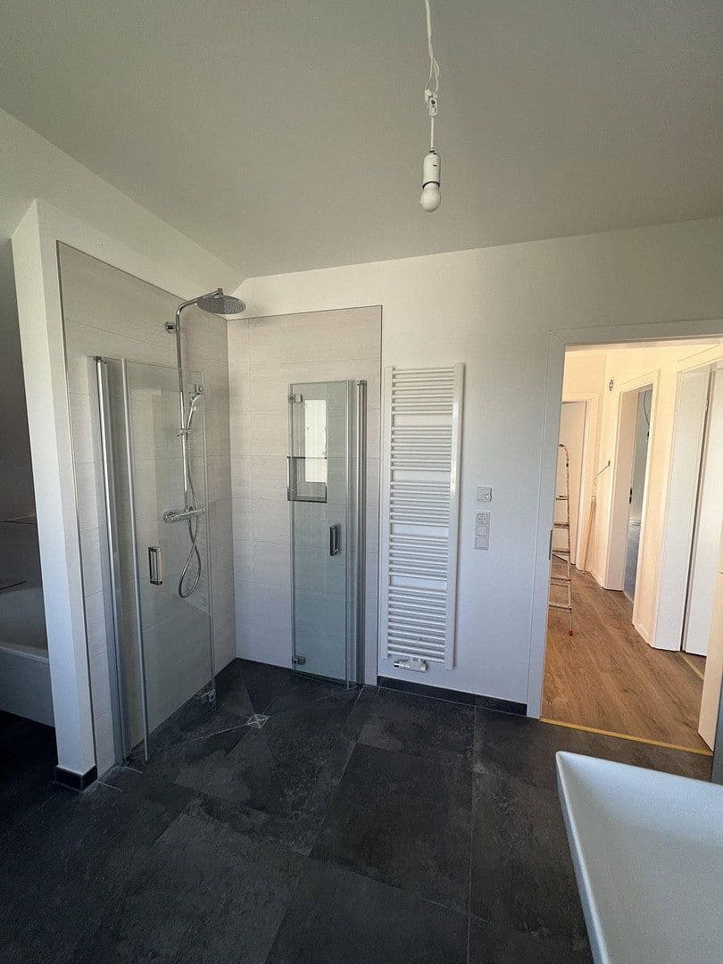 Predaj domu 200 m², pozemok 555 m², Niederkleener Strasse 27, Langgöns, Hesensko Predaj domu 200 m², pozemok 555 m², Niederkleener Strasse 27, Langgöns, Hesensko
