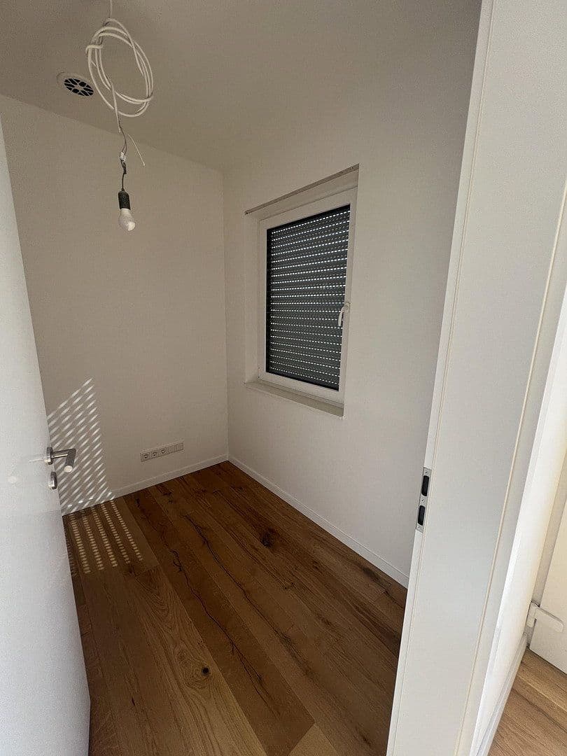 Predaj domu 200 m², pozemok 555 m², Niederkleener Strasse 27, Langgöns, Hesensko Predaj domu 200 m², pozemok 555 m², Niederkleener Strasse 27, Langgöns, Hesensko