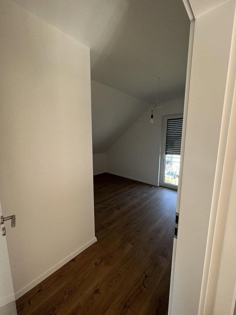 Predaj domu 200 m², pozemok 555 m², Niederkleener Strasse 27, Langgöns, Hesensko Predaj domu 200 m², pozemok 555 m², Niederkleener Strasse 27, Langgöns, Hesensko