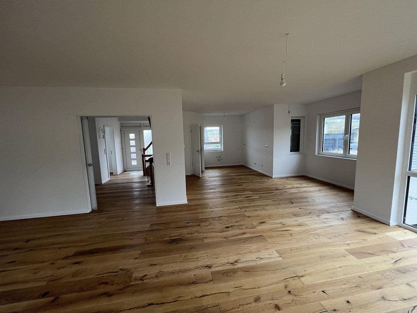 Predaj domu 200 m², pozemok 555 m², Niederkleener Strasse 27, Langgöns, Hesensko Predaj domu 200 m², pozemok 555 m², Niederkleener Strasse 27, Langgöns, Hesensko