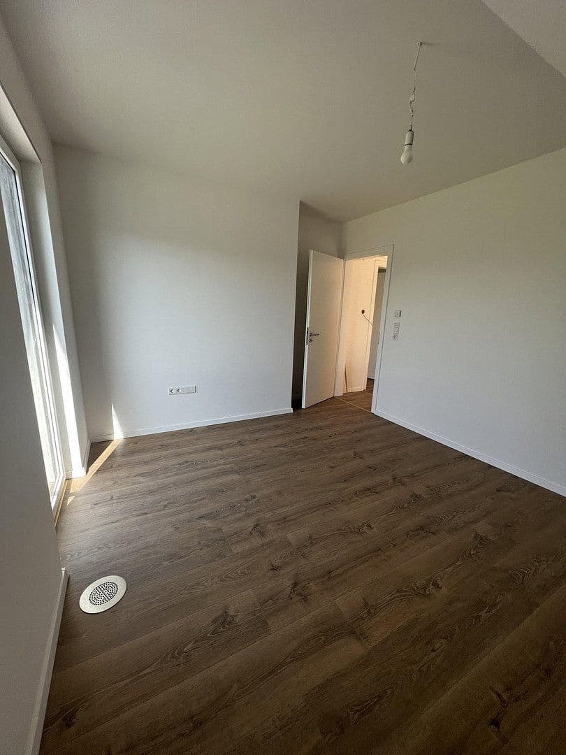 Predaj domu 200 m², pozemok 555 m², Niederkleener Strasse 27, Langgöns, Hesensko Predaj domu 200 m², pozemok 555 m², Niederkleener Strasse 27, Langgöns, Hesensko
