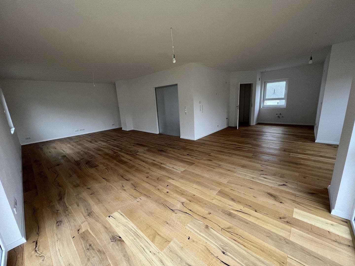 Predaj domu 200 m², pozemok 555 m², Niederkleener Strasse 27, Langgöns, Hesensko Predaj domu 200 m², pozemok 555 m², Niederkleener Strasse 27, Langgöns, Hesensko