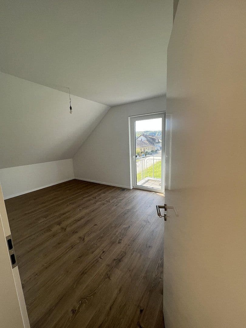 Predaj domu 200 m², pozemok 555 m², Niederkleener Strasse 27, Langgöns, Hesensko Predaj domu 200 m², pozemok 555 m², Niederkleener Strasse 27, Langgöns, Hesensko