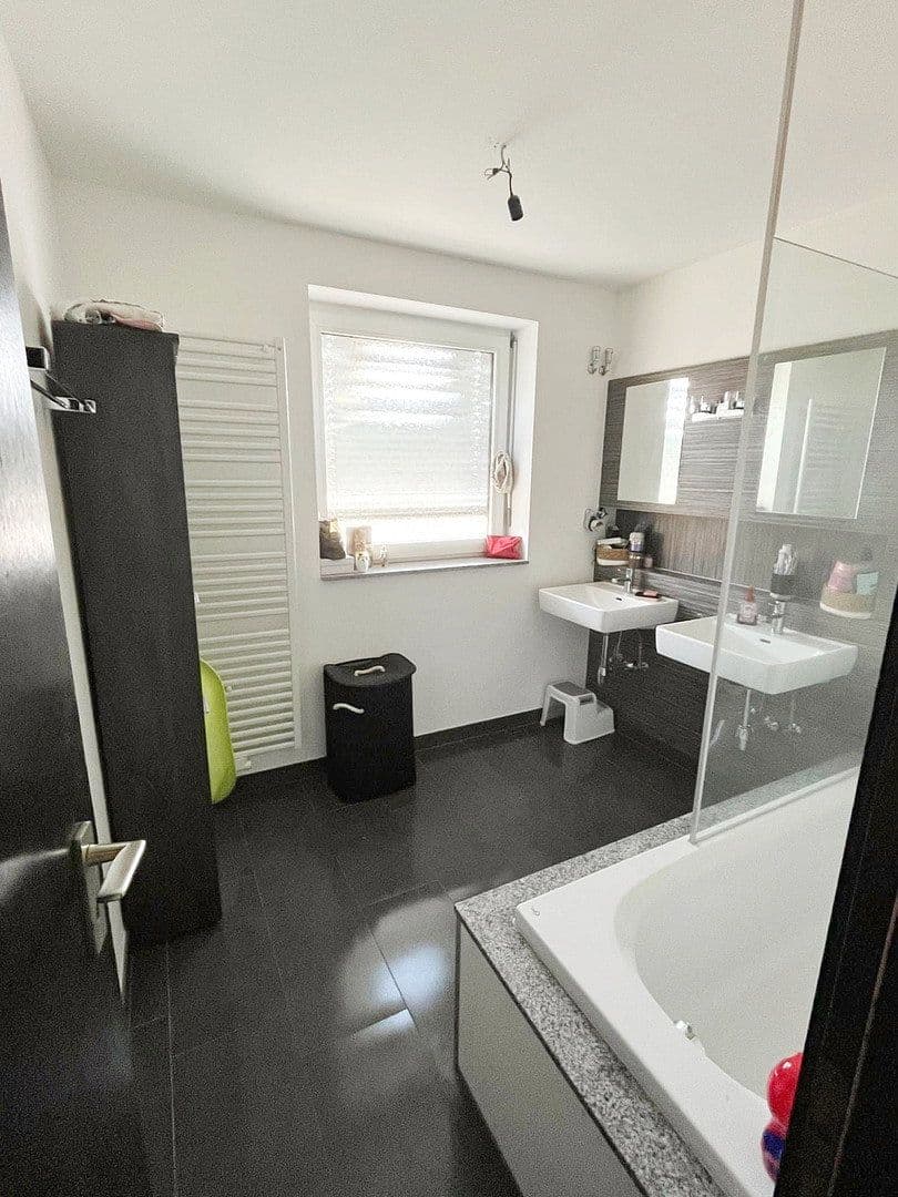 Prenájom bytu 3-izbový 120 m², Zellhäuser Str. 17, Mainhausen, Hesensko Prenájom bytu 3-izbový 120 m², Zellhäuser Str. 17, Mainhausen, Hesensko