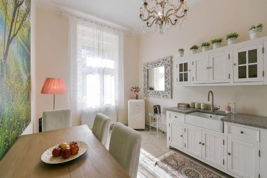 Prenájom bytu 2-izbový 77 m², Nitranská, Praha, Praha Prenájom bytu 2-izbový 77 m², Nitranská, Praha, Praha