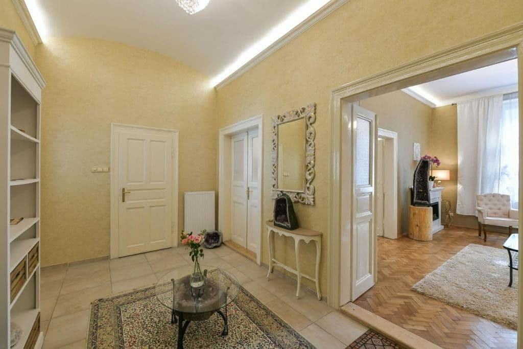 Prenájom bytu 2-izbový 77 m², Nitranská, Praha, Praha Prenájom bytu 2-izbový 77 m², Nitranská, Praha, Praha