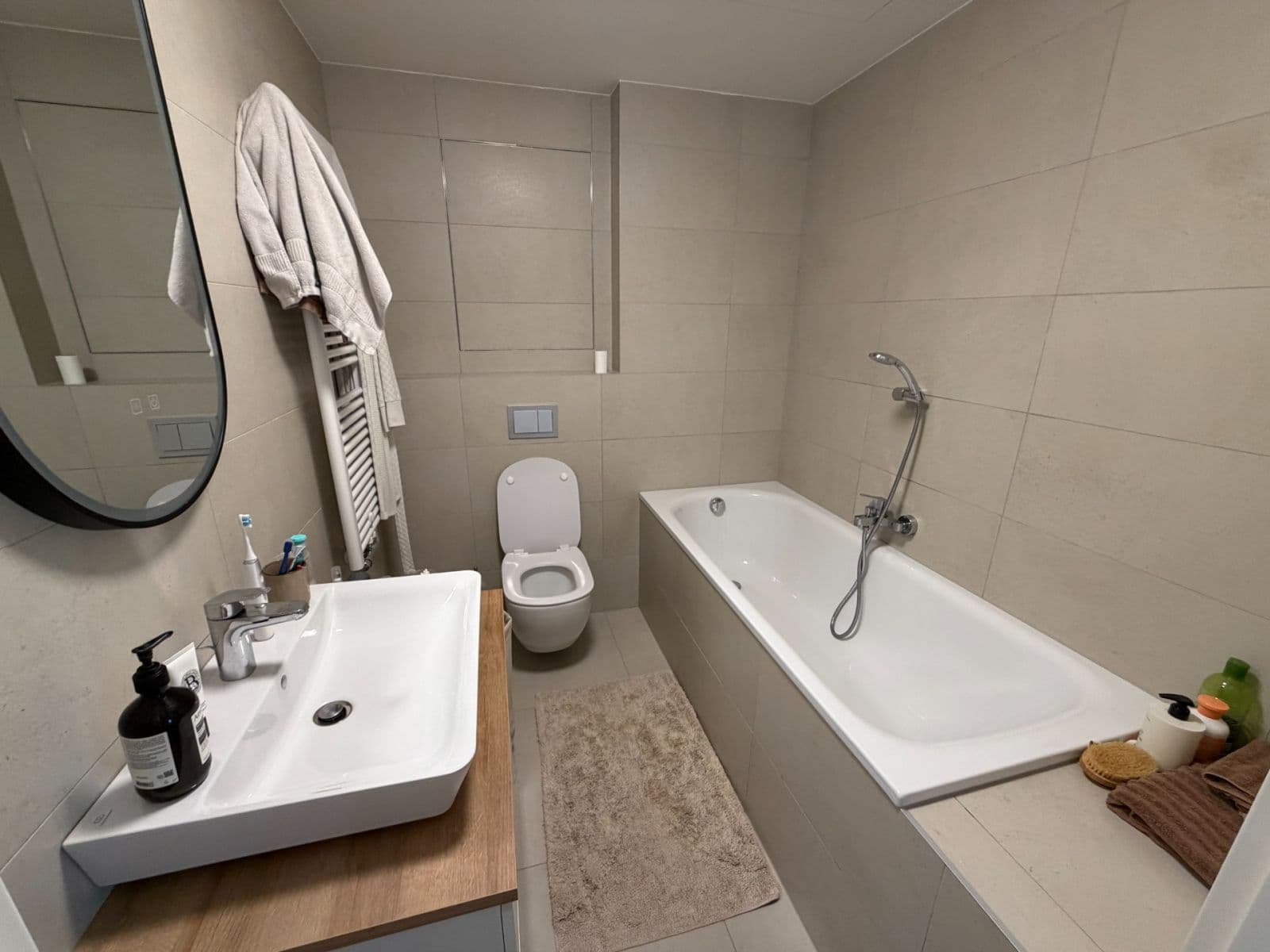 Prenájom bytu 1-izbový 37 m², Šenácká, Praha, Praha Prenájom bytu 1-izbový 37 m², Šenácká, Praha, Praha