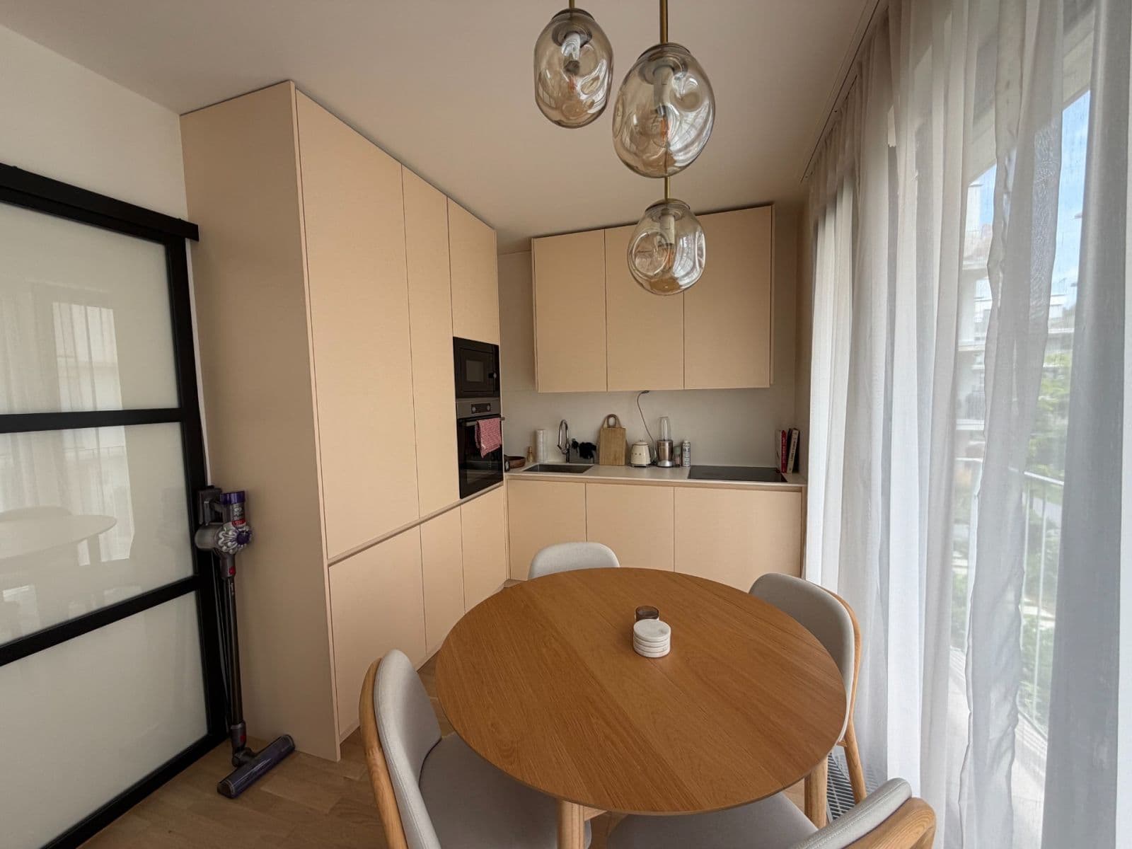 Prenájom bytu 1-izbový 37 m², Šenácká, Praha, Praha Prenájom bytu 1-izbový 37 m², Šenácká, Praha, Praha