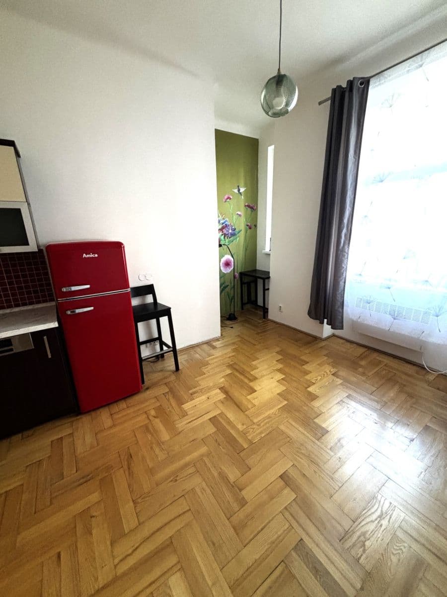 Prenájom bytu 2-izbový 43 m², Tolstého, Praha, Praha Prenájom bytu 2-izbový 43 m², Tolstého, Praha, Praha