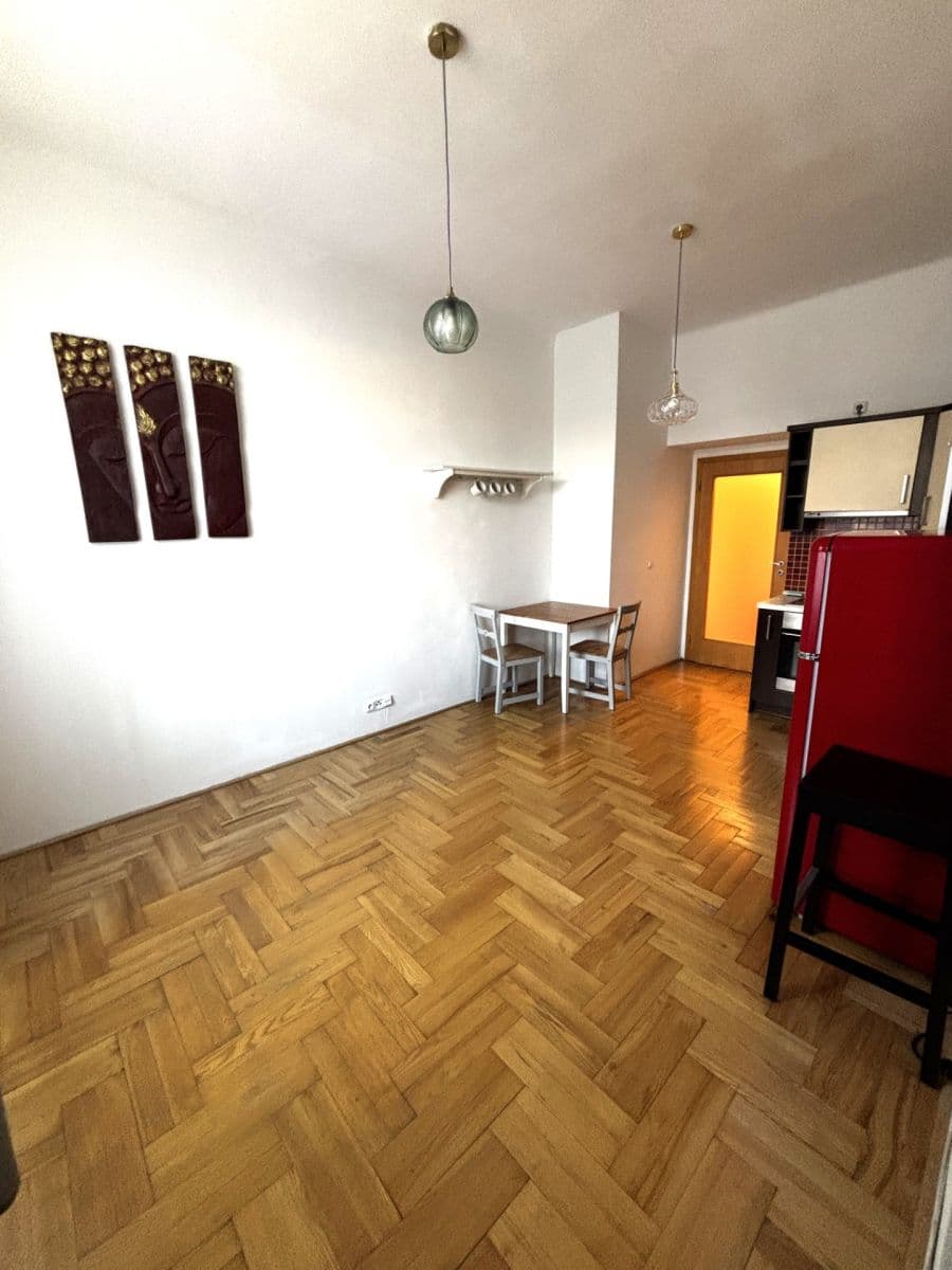 Prenájom bytu 2-izbový 43 m², Tolstého, Praha, Praha Prenájom bytu 2-izbový 43 m², Tolstého, Praha, Praha