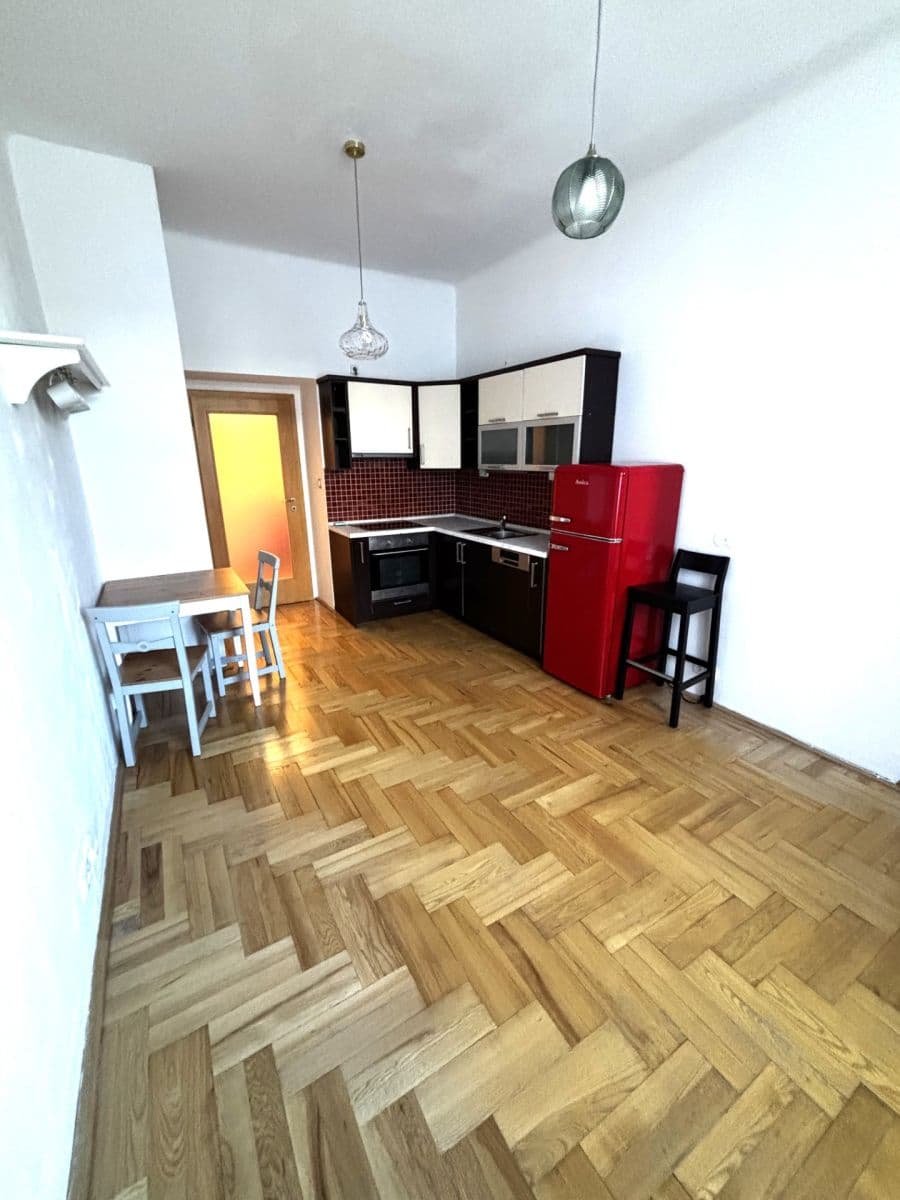Prenájom bytu 2-izbový 43 m², Tolstého, Praha, Praha Prenájom bytu 2-izbový 43 m², Tolstého, Praha, Praha