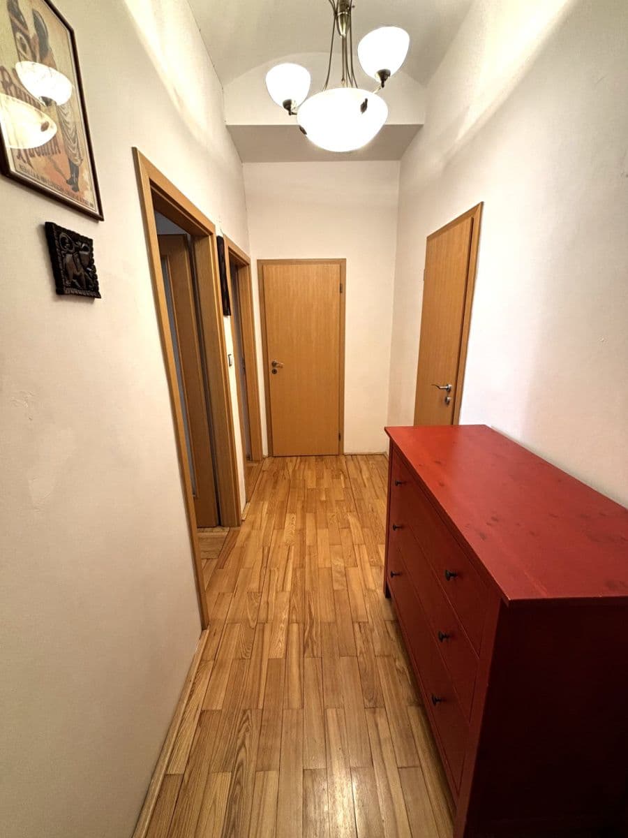 Prenájom bytu 2-izbový 43 m², Tolstého, Praha, Praha Prenájom bytu 2-izbový 43 m², Tolstého, Praha, Praha