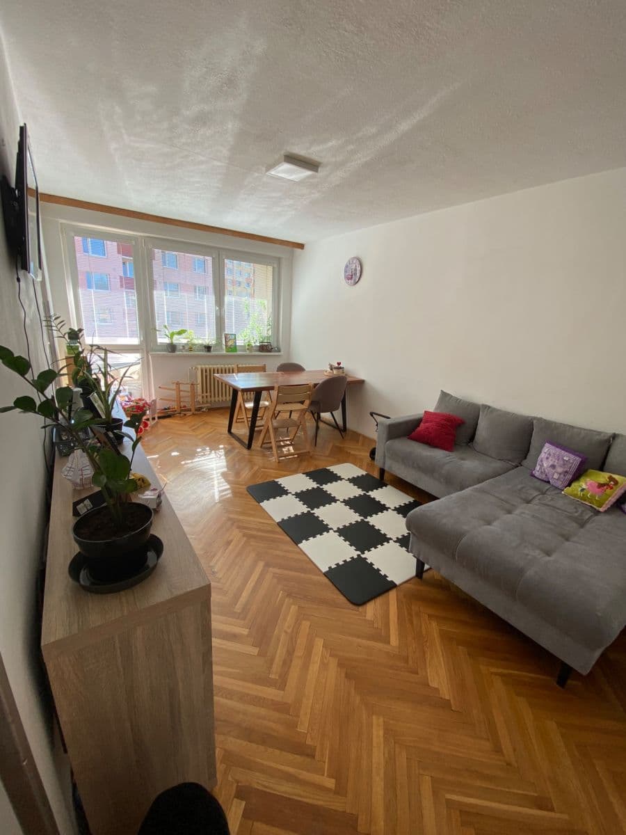 Prenájom bytu 3-izbový 78 m², Polní, Jihlava, Kraj Vysočina Prenájom bytu 3-izbový 78 m², Polní, Jihlava, Kraj Vysočina