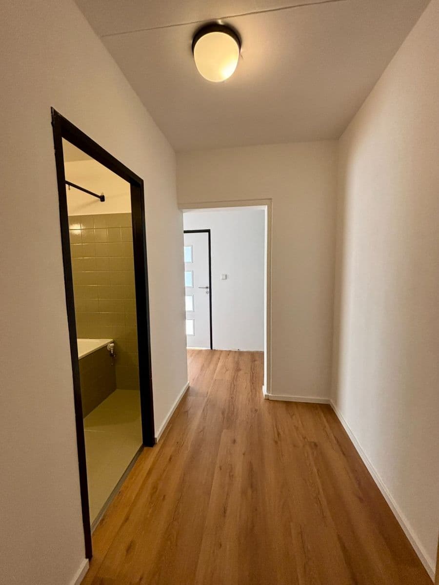 Prenájom bytu 2-izbový 42 m², Ciolkovského, Praha, Praha Prenájom bytu 2-izbový 42 m², Ciolkovského, Praha, Praha