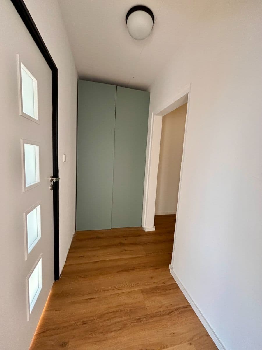 Prenájom bytu 2-izbový 42 m², Ciolkovského, Praha, Praha Prenájom bytu 2-izbový 42 m², Ciolkovského, Praha, Praha