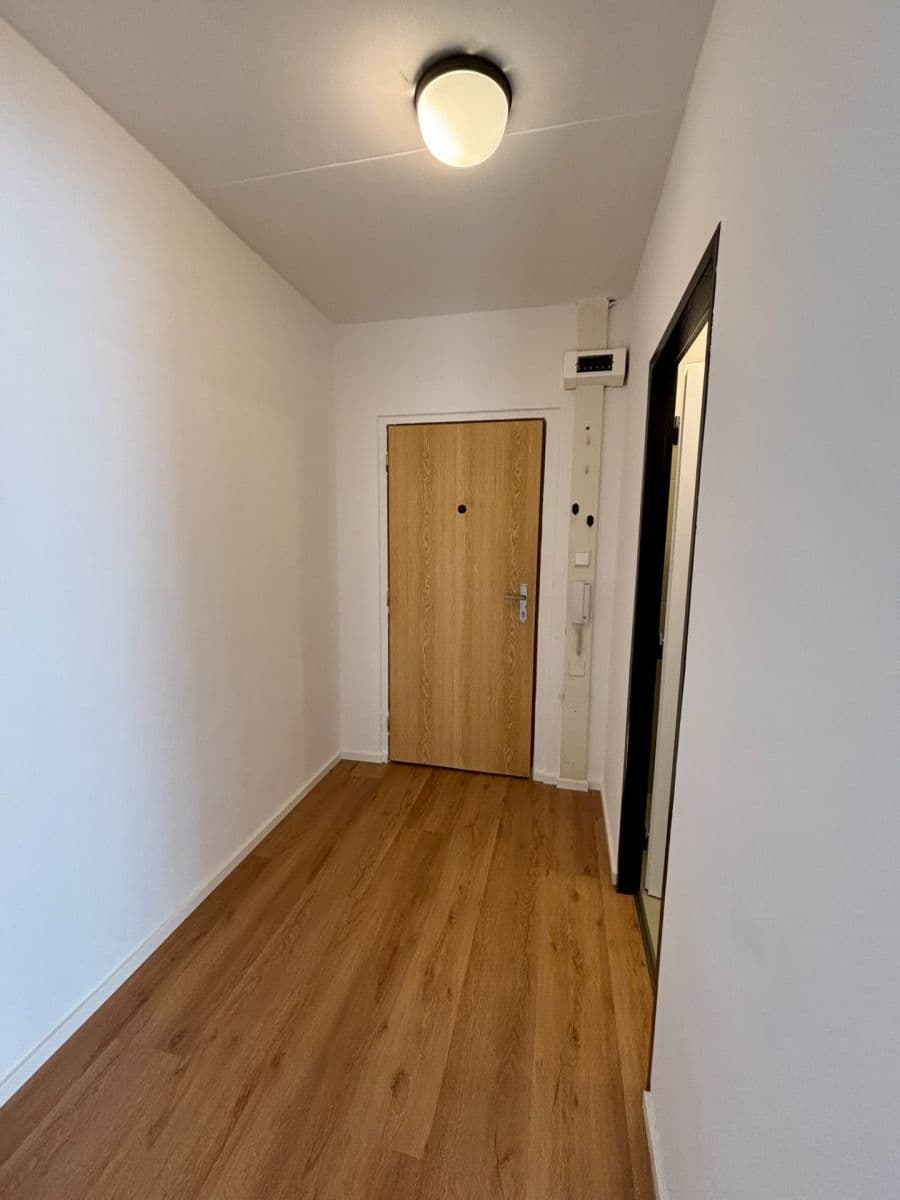 Prenájom bytu 2-izbový 42 m², Ciolkovského, Praha, Praha Prenájom bytu 2-izbový 42 m², Ciolkovského, Praha, Praha