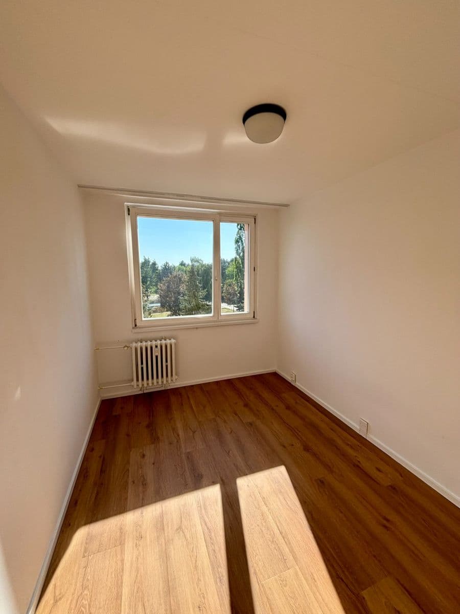 Prenájom bytu 2-izbový 42 m², Ciolkovského, Praha, Praha Prenájom bytu 2-izbový 42 m², Ciolkovského, Praha, Praha