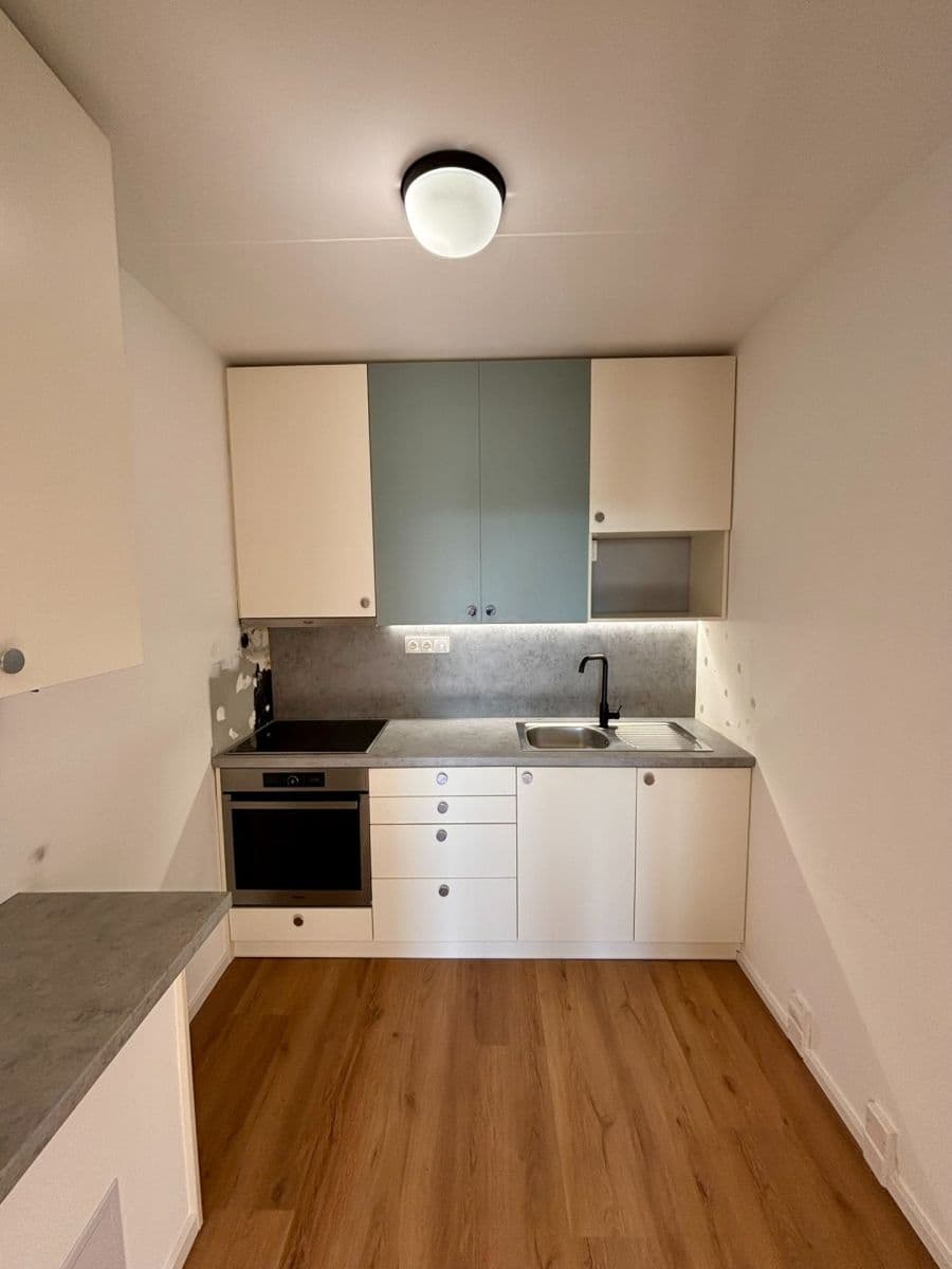 Prenájom bytu 2-izbový 42 m², Ciolkovského, Praha, Praha Prenájom bytu 2-izbový 42 m², Ciolkovského, Praha, Praha