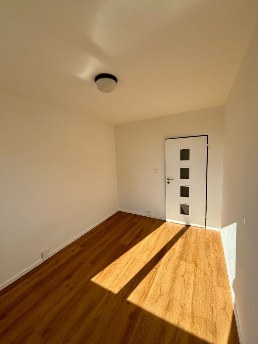 Prenájom bytu 2-izbový 42 m², Ciolkovského, Praha, Praha Prenájom bytu 2-izbový 42 m², Ciolkovského, Praha, Praha