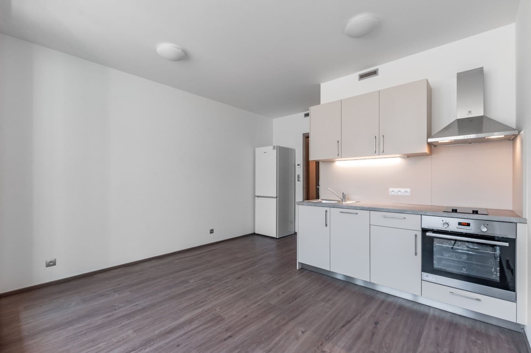 Prenájom bytu 1-izbový 28 m², Bassova, Praha, Praha Prenájom bytu 1-izbový 28 m², Bassova, Praha, Praha