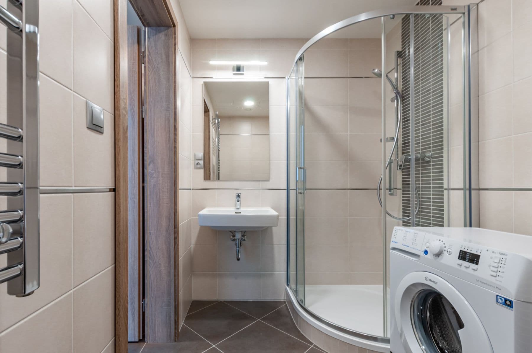 Prenájom bytu 1-izbový 28 m², Bassova, Praha, Praha Prenájom bytu 1-izbový 28 m², Bassova, Praha, Praha