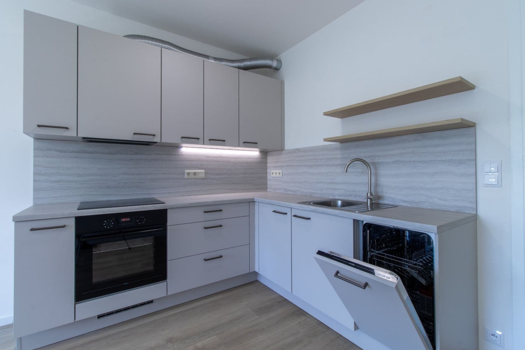 Prenájom bytu 2-izbový 50 m², Divíškové, Praha, Praha Prenájom bytu 2-izbový 50 m², Divíškové, Praha, Praha