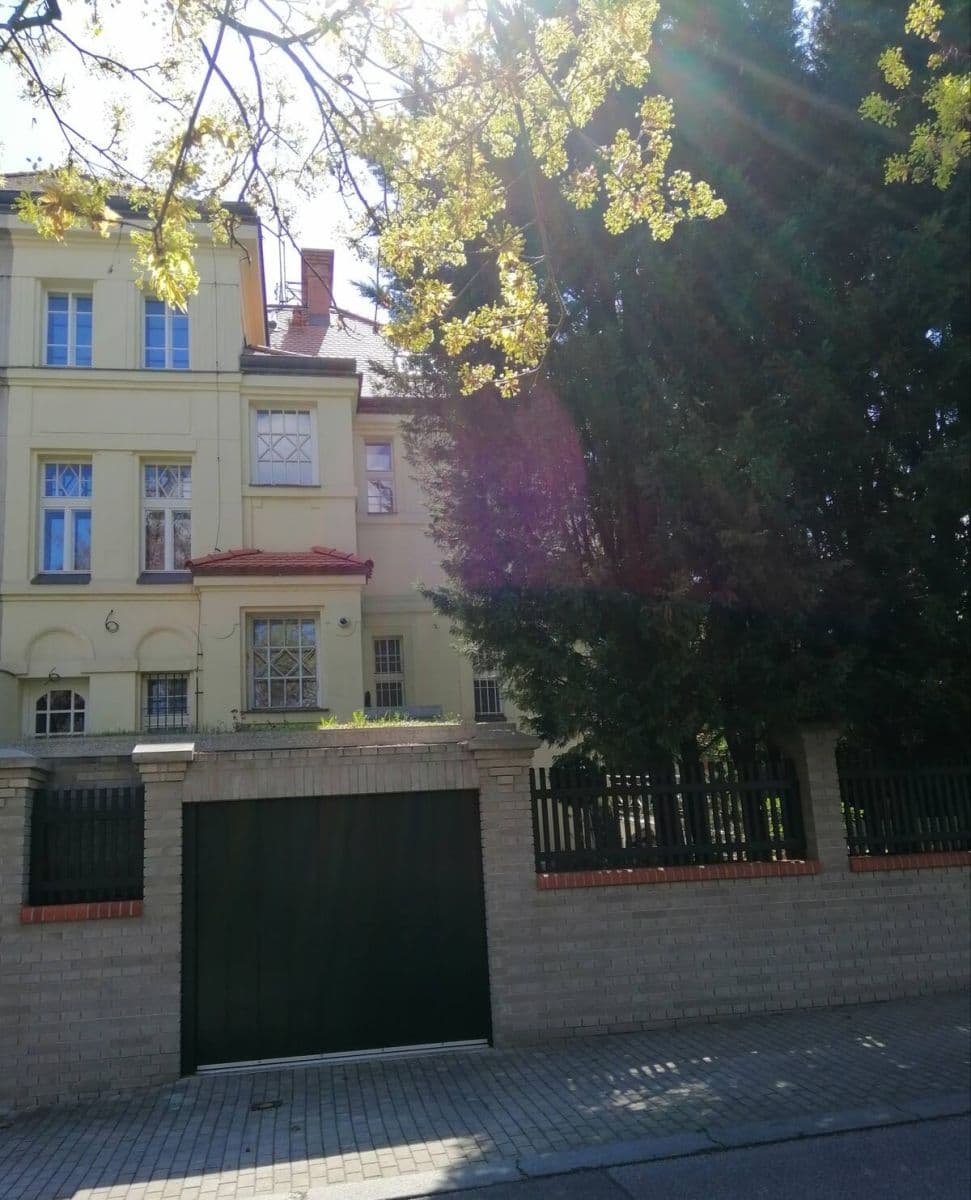 Prenájom bytu 2-izbový 62 m², Macharovo náměstí, Praha, Praha Prenájom bytu 2-izbový 62 m², Macharovo náměstí, Praha, Praha