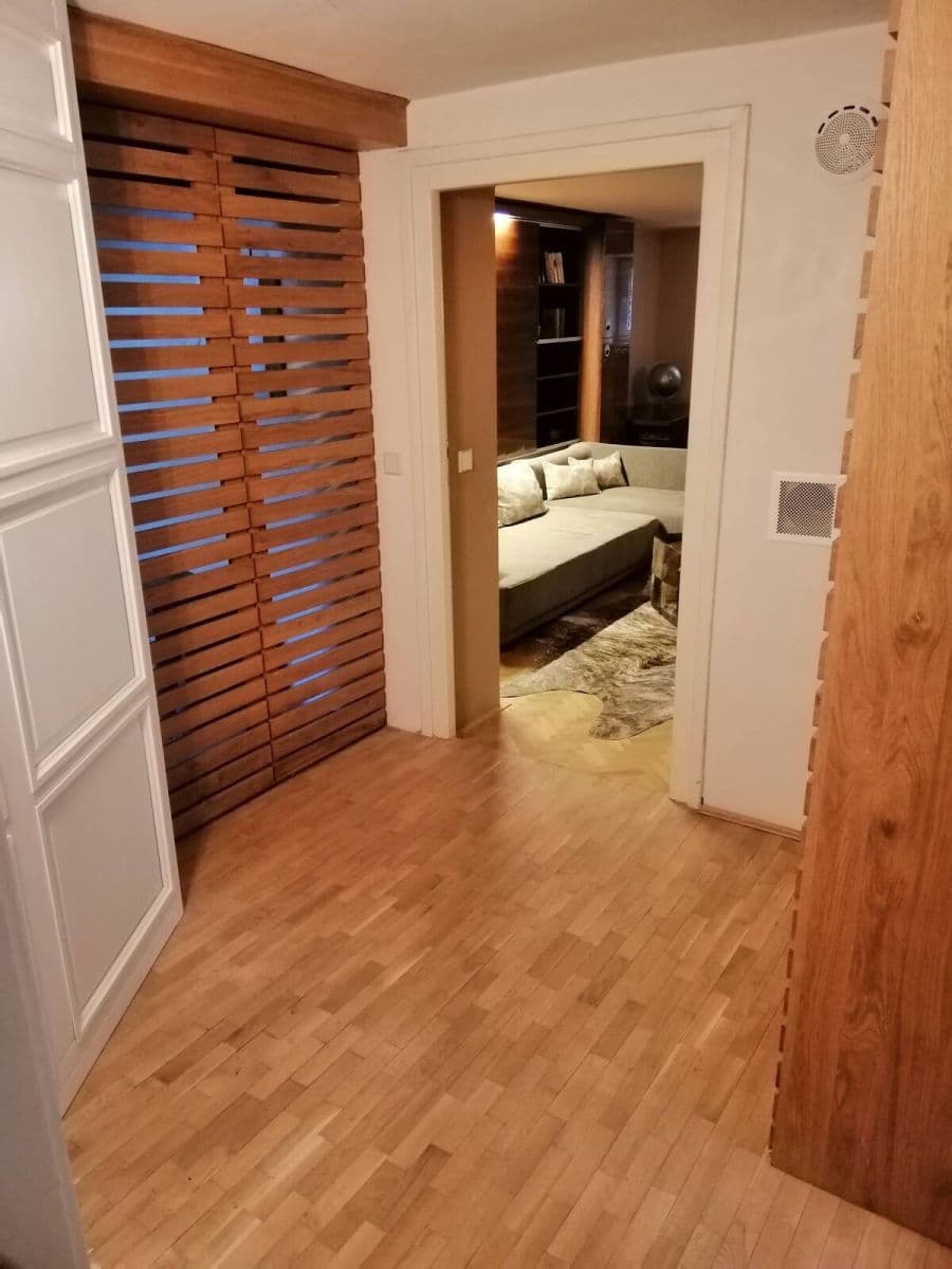 Prenájom bytu 2-izbový 62 m², Macharovo náměstí, Praha, Praha Prenájom bytu 2-izbový 62 m², Macharovo náměstí, Praha, Praha