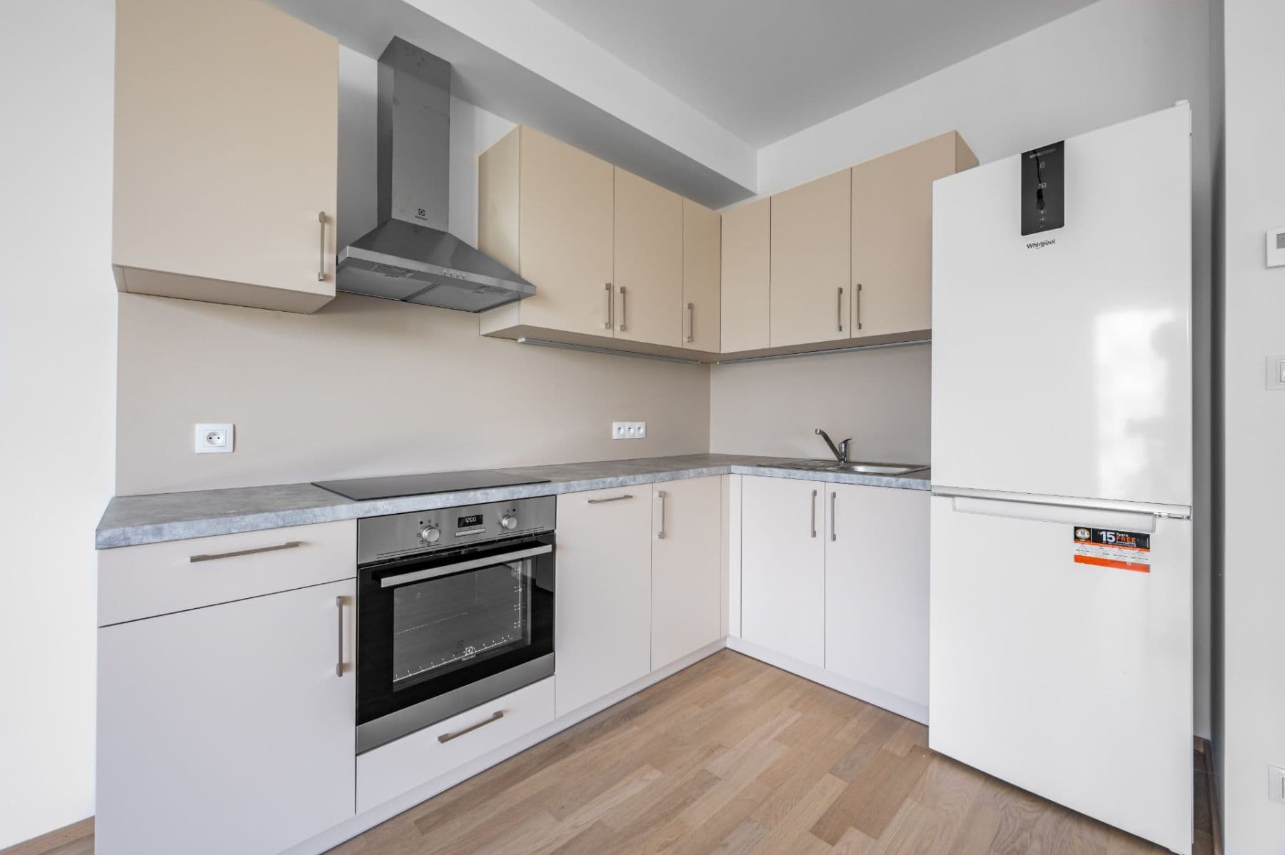 Prenájom bytu 1-izbový 36 m², Vojenova, Praha, Praha Prenájom bytu 1-izbový 36 m², Vojenova, Praha, Praha
