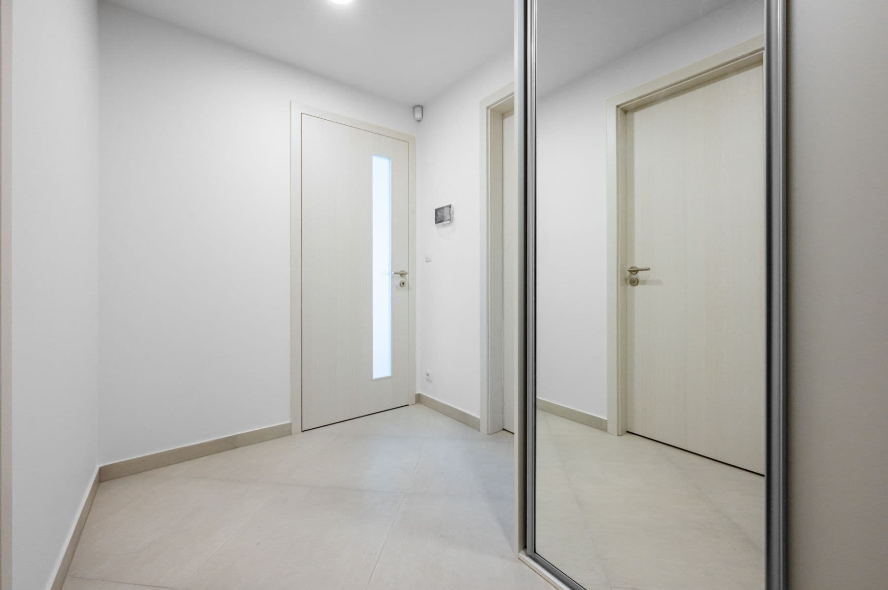 Prenájom bytu 1-izbový 36 m², Vojenova, Praha, Praha Prenájom bytu 1-izbový 36 m², Vojenova, Praha, Praha