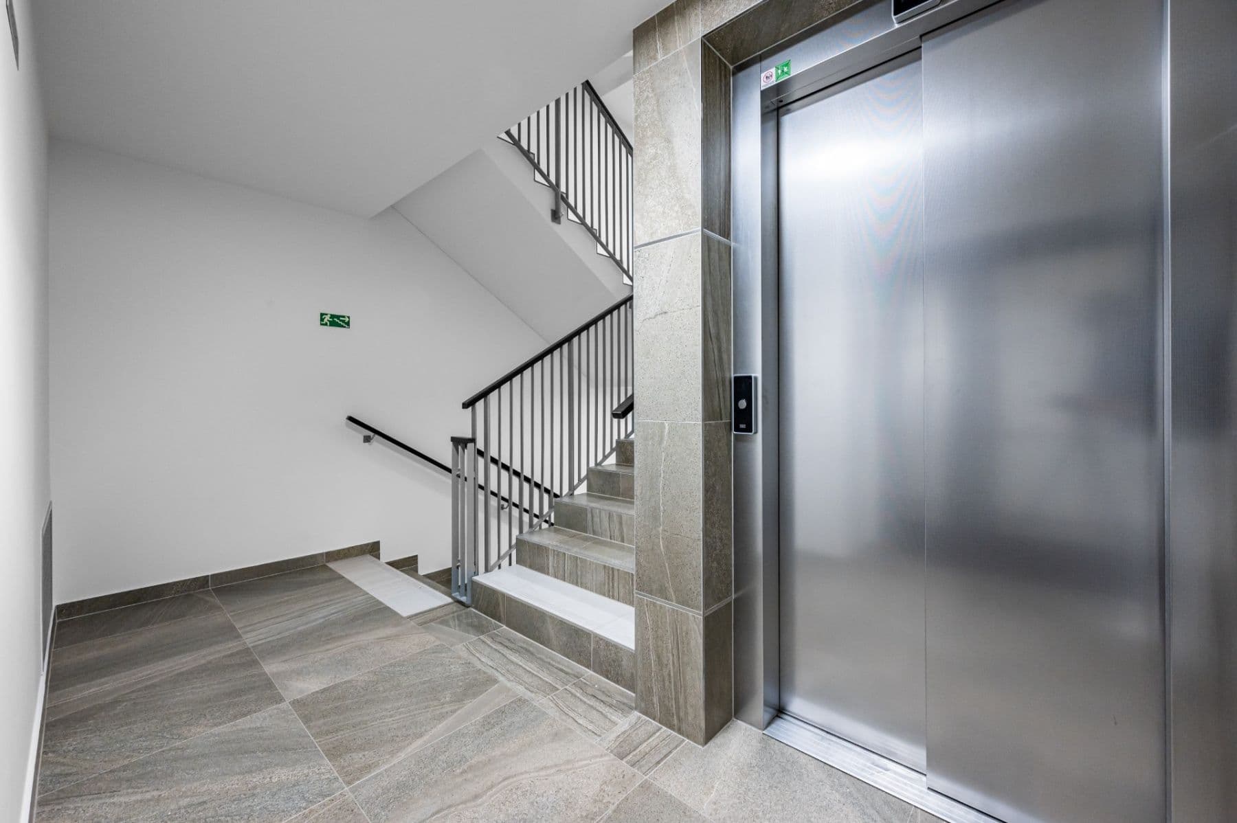 Prenájom bytu 1-izbový 36 m², Vojenova, Praha, Praha Prenájom bytu 1-izbový 36 m², Vojenova, Praha, Praha