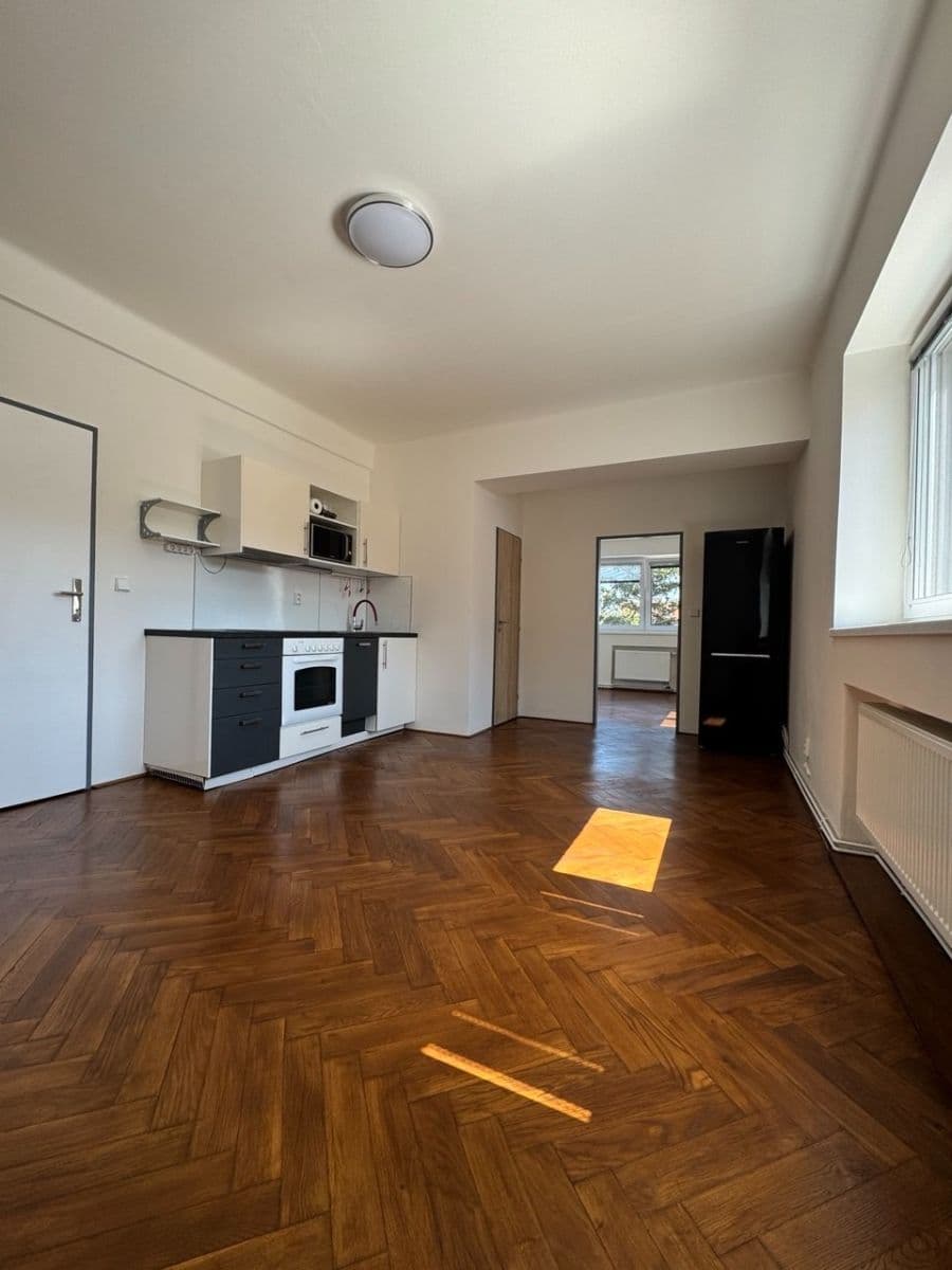 Prenájom bytu 2-izbový 35 m², Pivoňková, Praha, Praha Prenájom bytu 2-izbový 35 m², Pivoňková, Praha, Praha