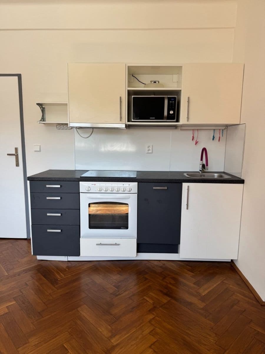 Prenájom bytu 2-izbový 35 m², Pivoňková, Praha, Praha Prenájom bytu 2-izbový 35 m², Pivoňková, Praha, Praha