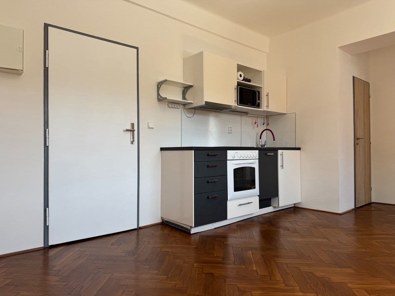 Prenájom bytu 2-izbový 35 m², Pivoňková, Praha, Praha Prenájom bytu 2-izbový 35 m², Pivoňková, Praha, Praha