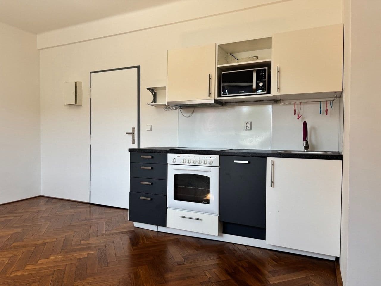Prenájom bytu 2-izbový 35 m², Pivoňková, Praha, Praha Prenájom bytu 2-izbový 35 m², Pivoňková, Praha, Praha