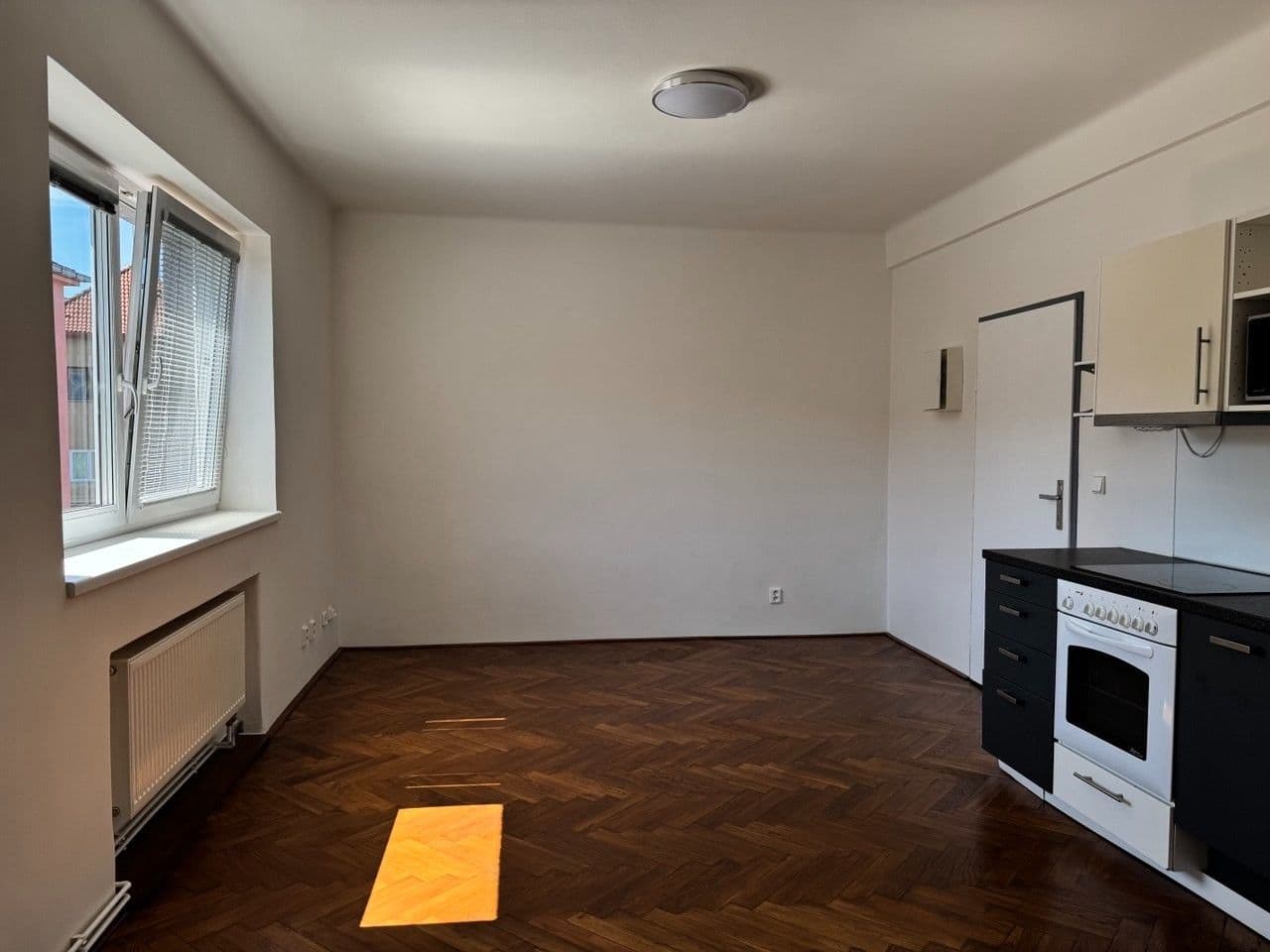 Prenájom bytu 2-izbový 35 m², Pivoňková, Praha, Praha Prenájom bytu 2-izbový 35 m², Pivoňková, Praha, Praha