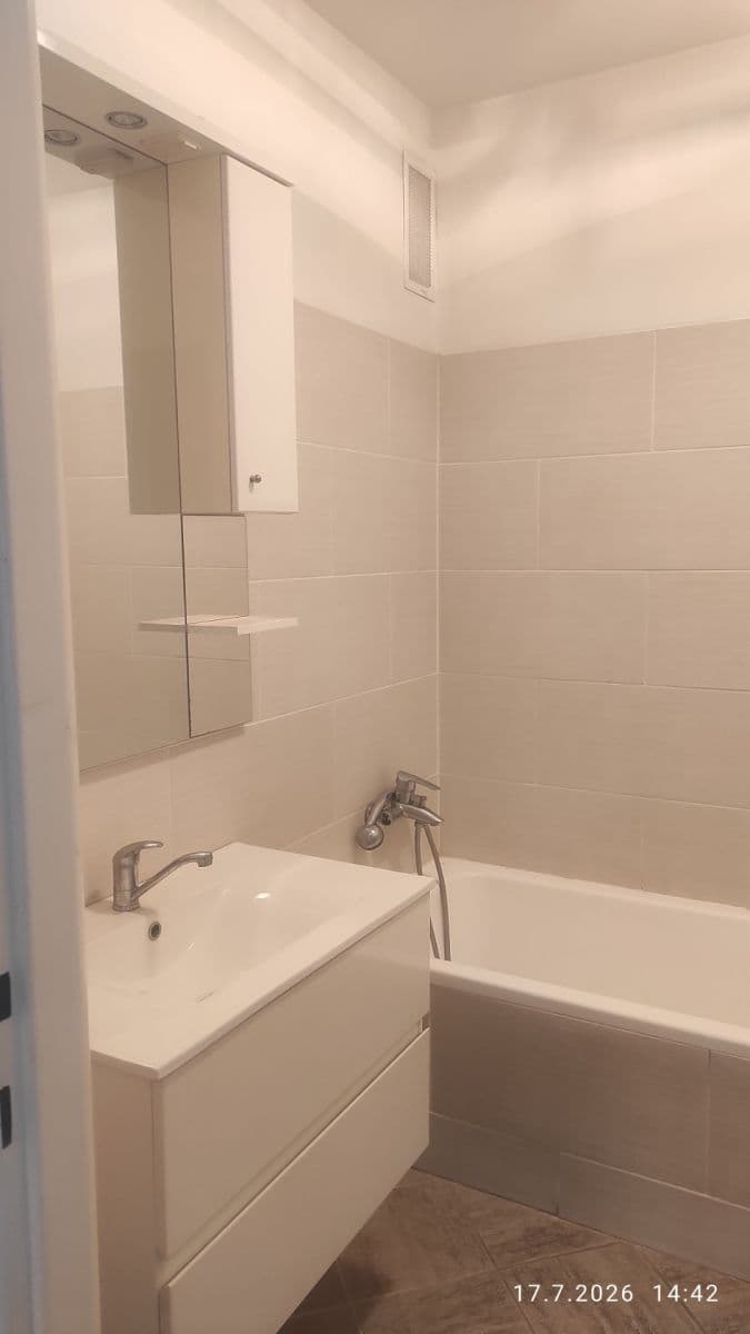 Prenájom bytu 3-izbový 100 m², Nivy II, Zlín, Zlínský kraj Prenájom bytu 3-izbový 100 m², Nivy II, Zlín, Zlínský kraj