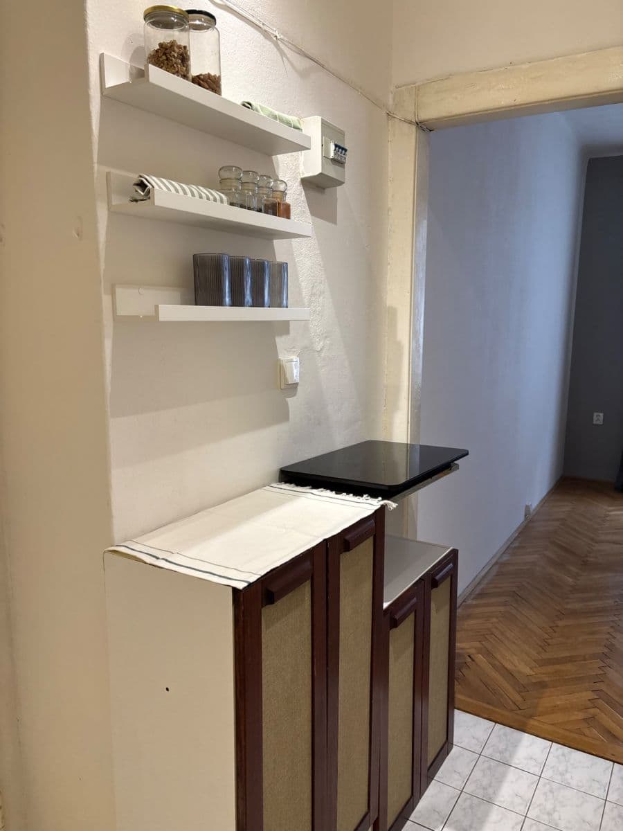 Prenájom bytu 1-izbový 26 m², Kouřimská, Praha, Praha Prenájom bytu 1-izbový 26 m², Kouřimská, Praha, Praha